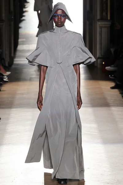 Look 3